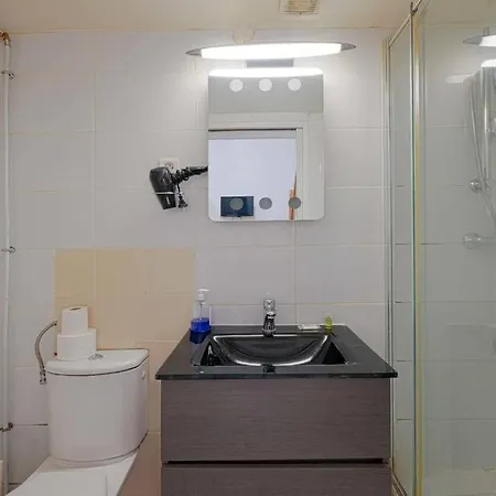 Small Studio For 3 In The Marais Apartment
