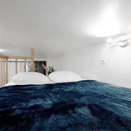 Small Studio For 3 In The Marais Διαμέρισμα